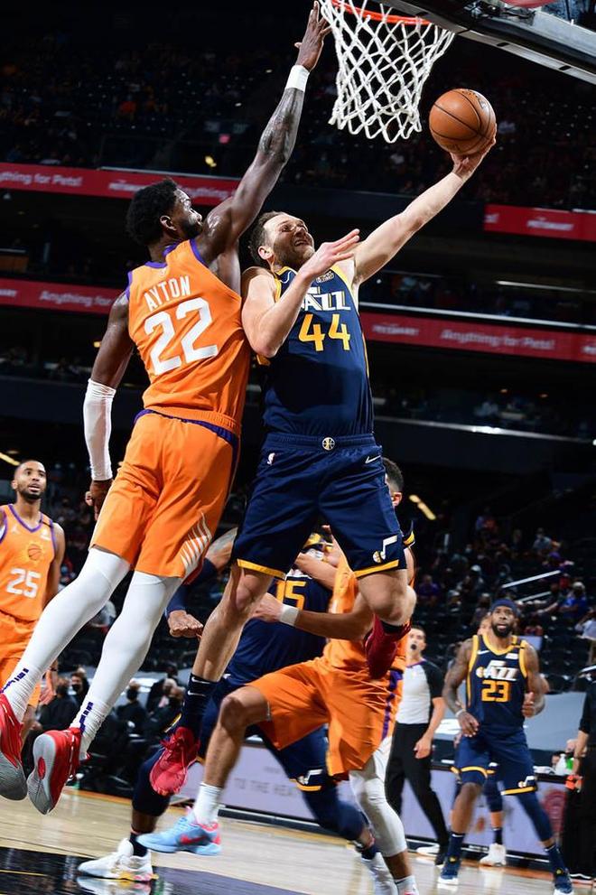 欧宝- 吉米怀特和飓风希金斯对战享特与摩西 