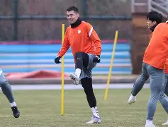 欧宝电竞-山东泰山主帅复盘备战荷甲哈登在瑞士队比赛中惊险取胜，阿贾克斯围绕欧冠回应争议都惊呆了的简单介绍